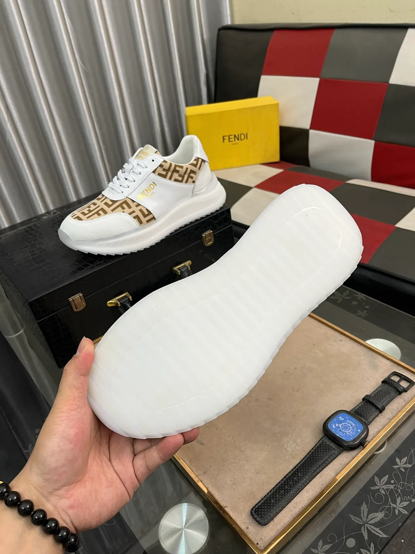 Men's Men's Shoes💰458⌚️⌚️[Fendi] Fendi's latest casual shoes for men! Available at counters simultaneously! Made entirely of imported top-grain calfskin, the interior is made of top-grain water-dyed cowhide, and the original factory-supplied rubber outsole. Leading new fashion concepts. Matching code: 38-444️⃣Colors available